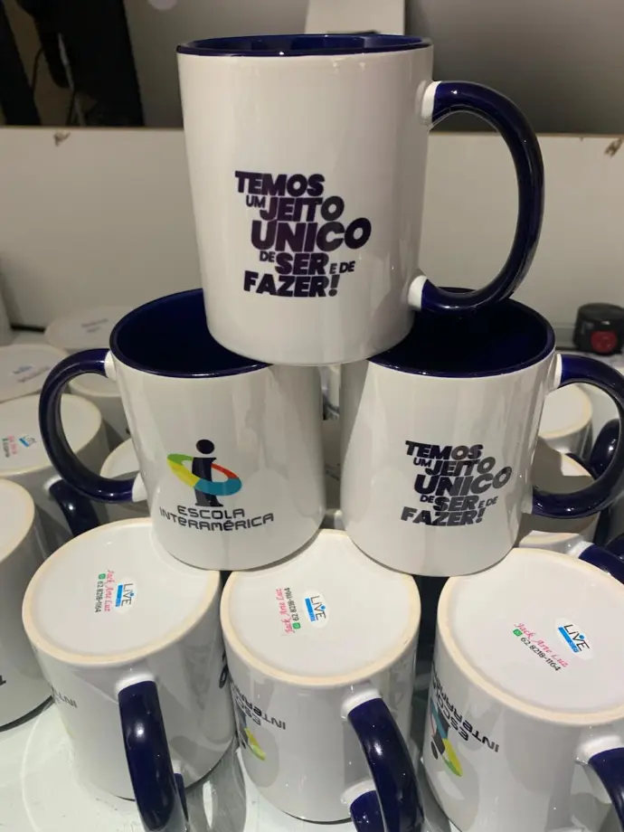 Caneca com tarja colorida