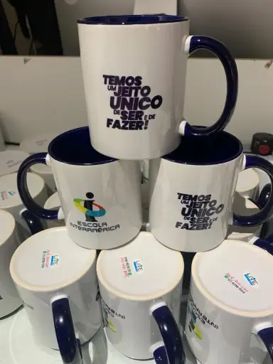 Caneca com tarja colorida